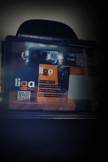 Campanha digital Üdoor em exibição vertical