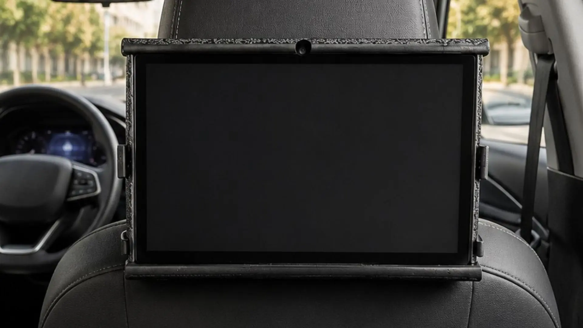 Tela digital Üdoor instalada no encosto de um veículo
